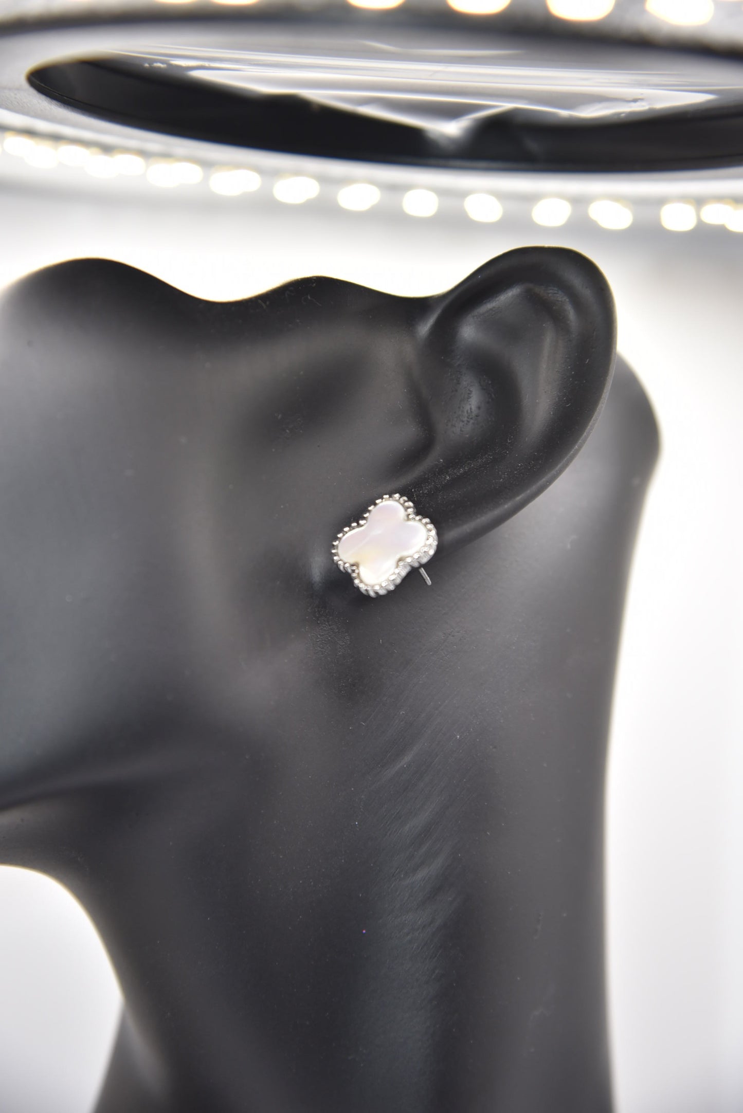 Shell Clover Pearl Earrings