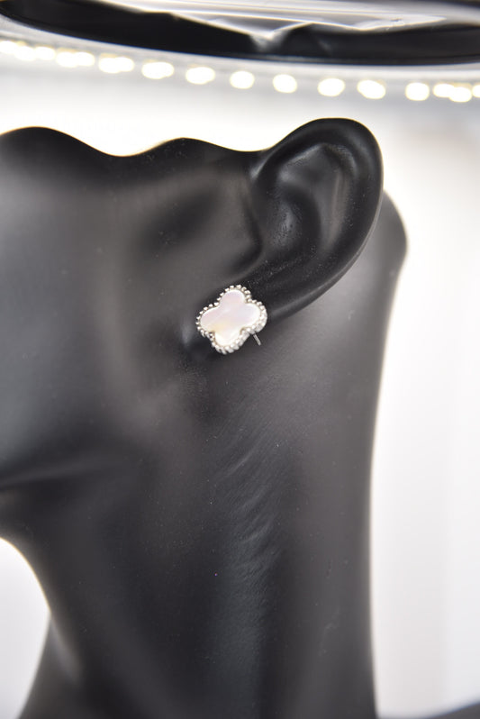 Shell Clover Pearl Earrings